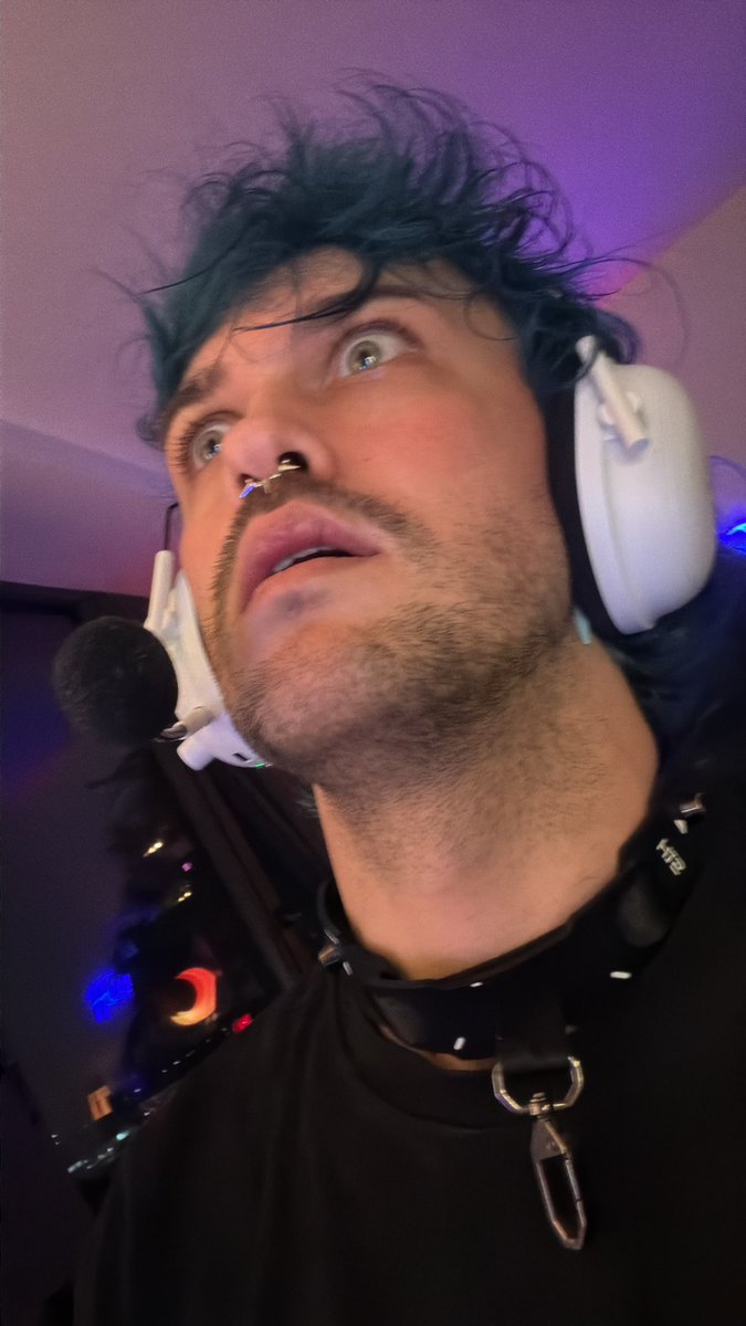 // B l ü // tweet media