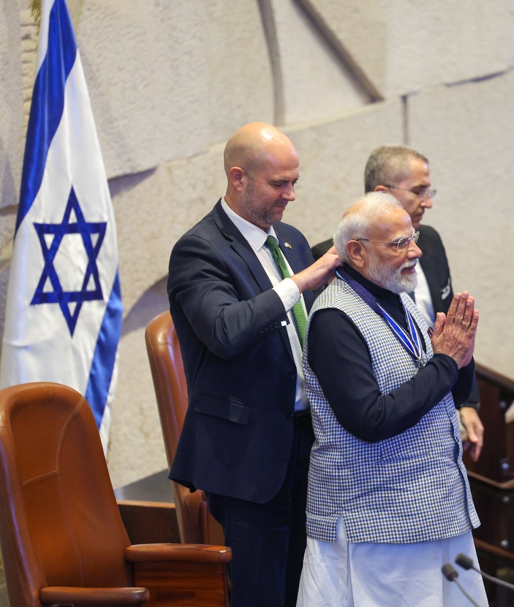 subyroy's tweet photo. Nehru in 1938/39 proposed🇮🇳 give asylum to European Jews... that was denounced and vetoed by the Bose Brothers #scbose and Sarat Bose...the former ended up in Berlin meeting Hitler in 1942...now PM @narendramodi @PMOIndia Best Friend Forever of @netanyahu
adores him .... https://t.co/6ijRCNreqk