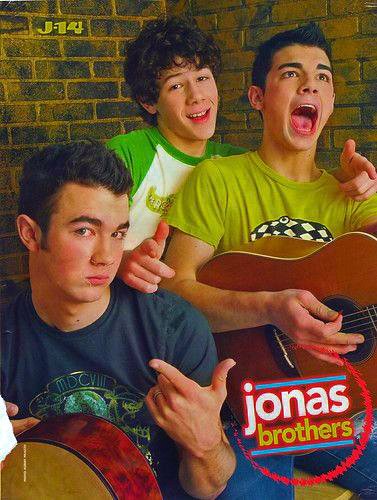 archivesjonasb's tweet photo. Jonas Brothers, 2006 https://t.co/Vj9MAb5qmE