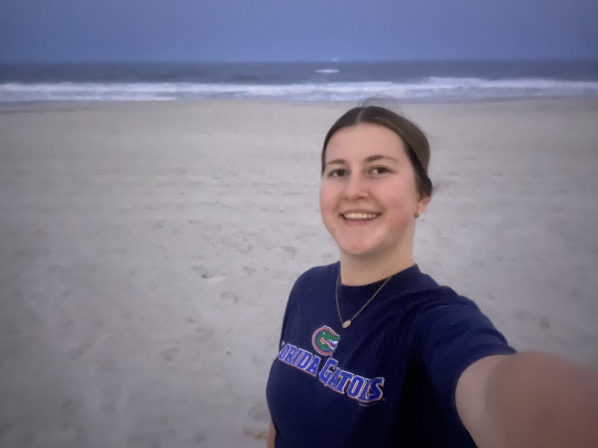 EmilyC2026's tweet photo. Big Day- 6 weeks since shoulder surgery! Labrum is healing great and finally out of the sling! Missing the field so I went on a nice 3 mile beach walk after dinner. Cant wait to be back! @UnityPryor @EFSCSoftball https://t.co/WDWYjQl7Iu