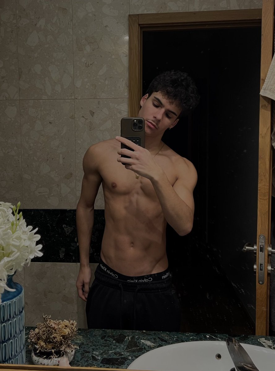 _paulooo__'s tweet photo. 🤧🤧🤧 https://t.co/Tnb8UsfDoV
