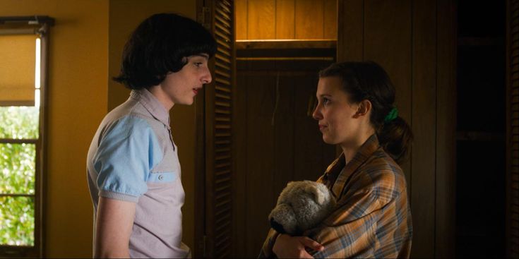 el duo ElMike tipo 
"Me gusta tu hermano"
"Me gusta tu amigo" 
"cual?" 
"el de rulitos" 
"ah...haceme la movía' con tu hermano y yo te lo hago con dustin"
"TRATO"