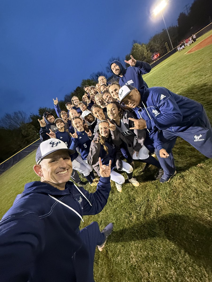 HRHSVarsitySoftball tweet media