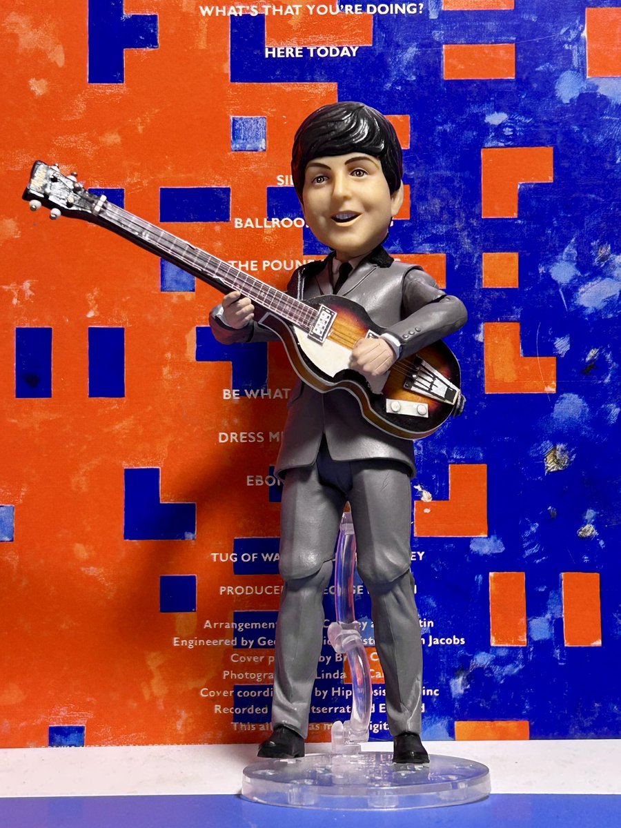 March 3rd is Paul McCartney Day
「今日は何の日」3月3日は「ポール・マッカートニーの日」と制定されました。

初日公演は当日券が買えたので、バックネット側の最上階で、誰よりもポールを遠くで観ました。
ココではほとんどのお客様が座ってましたが、「ゲットバック」で立ちあがった記憶。