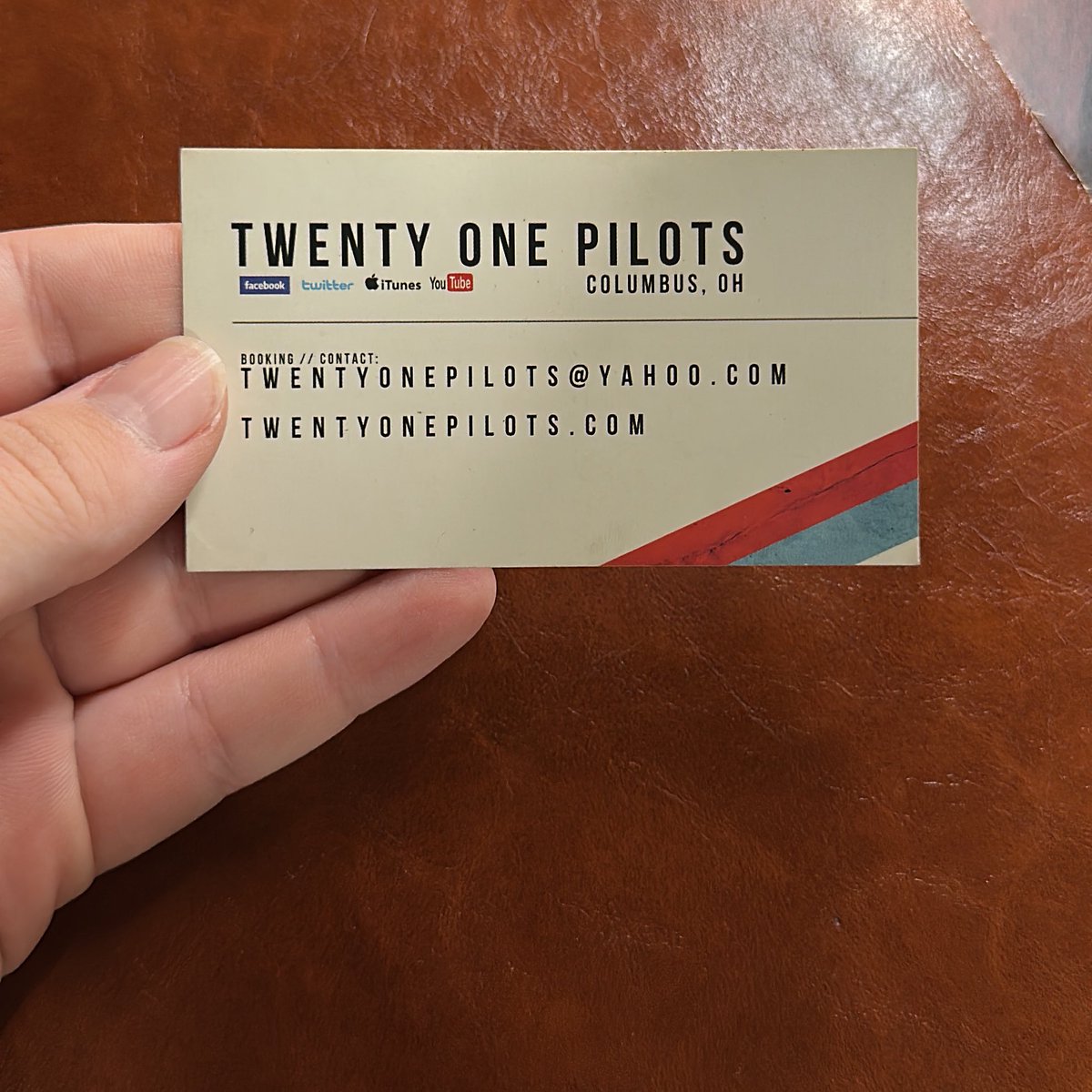 ANTIVISTSLAYER's tweet photo. never thought i’d be holding a piece of twenty one pilots history https://t.co/CBk0mol6XR
