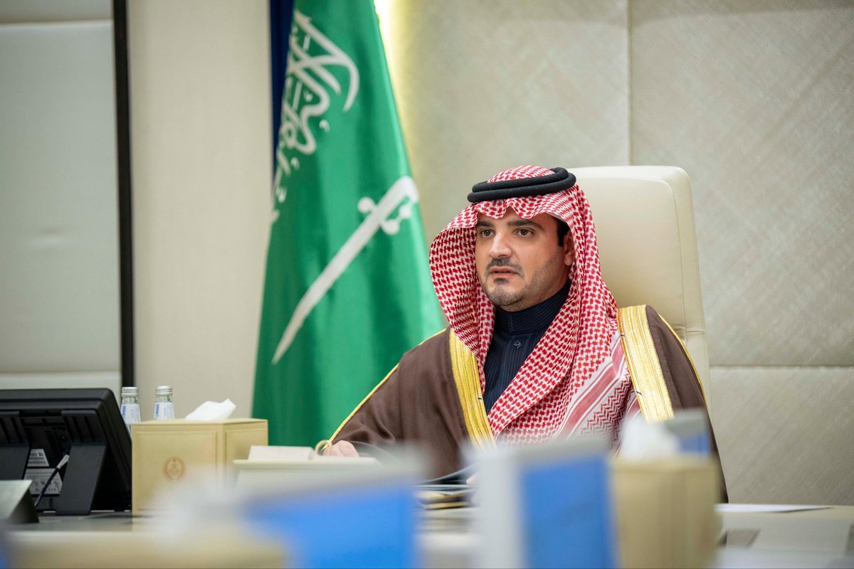 Adhwan's tweet photo. وزير الداخلية السعودية يؤكد على التوجيهات الكريمة التي تقضي بالمحافظة على الأمن وتيسير وتسهيل جميع أمور المواطنين والمقيمين والزائرين أينما كانوا في مختلف أرجاء البلاد. https://t.co/hmrIisxtB3