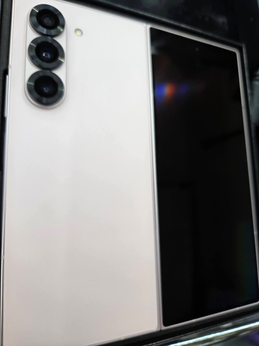 John55148399's tweet photo. Samsung Galaxy Z Fold6 (Light Pink)
12+256GB Hong Kong Version Clearance Sale (Slight scratches on the front screen and body)
Original Price: HKD 14,398
Clearance Price: HKD 12,000
Qualcomm Snapdragon 8 Gen3 Processor(3.39GHz, 3.1GHz, 2.9GHz, 2.2GHz)12GB RAM / 256GB Storage
7.6" https://t.co/qWYewXB8y7