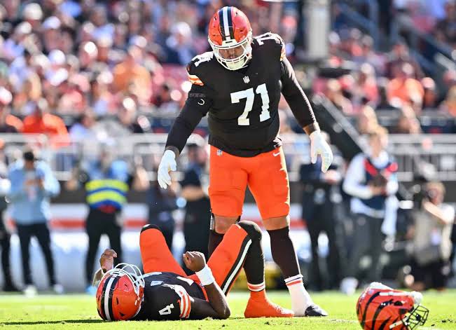coryskuza's tweet photo. Tytus Howard has some big shoes to fill wearing the #71 in Cleveland

#DawgPound https://t.co/Oymfy9m9Jh