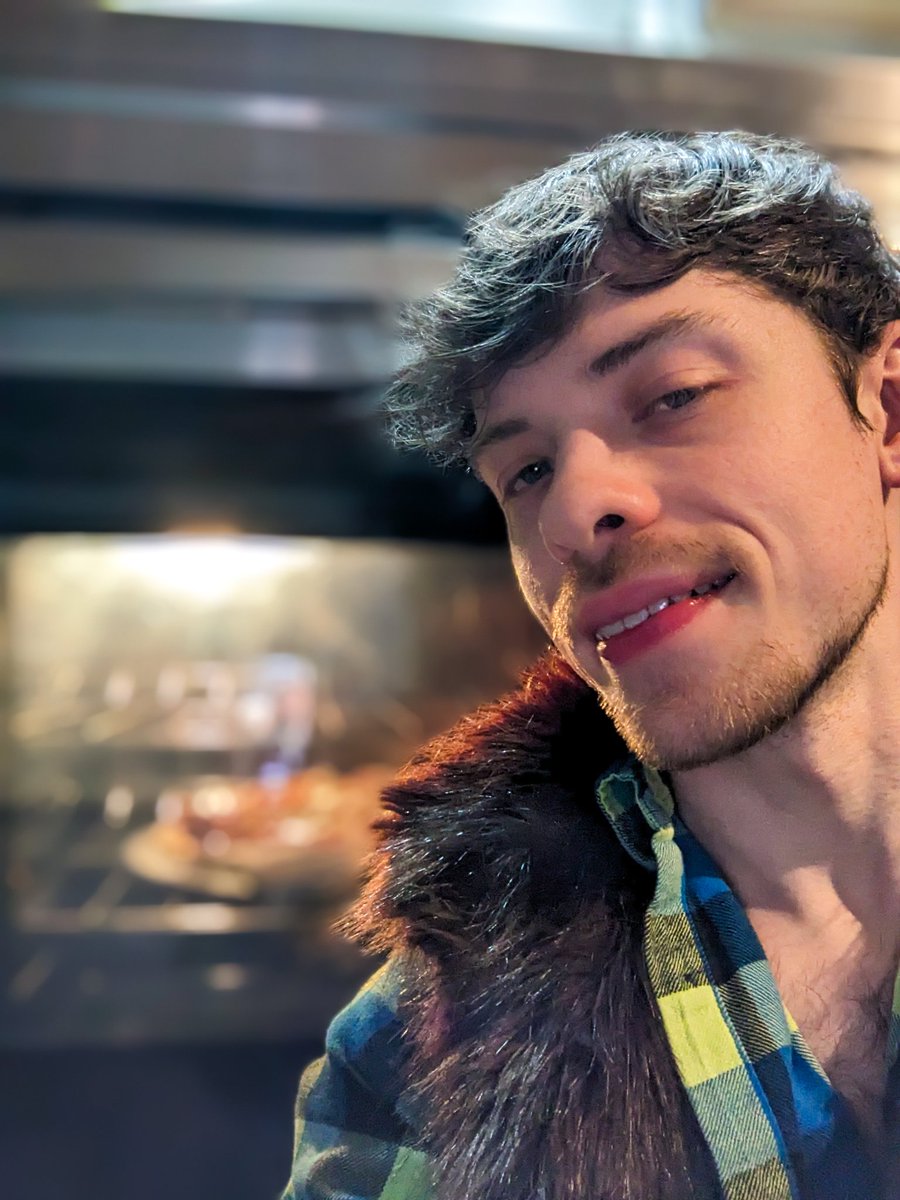 fox fawks tweet media