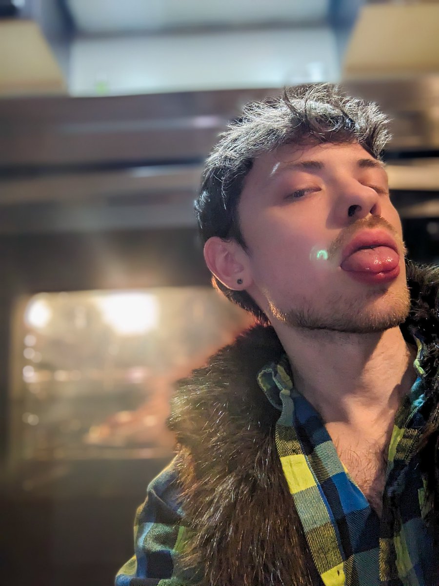 fox fawks tweet media