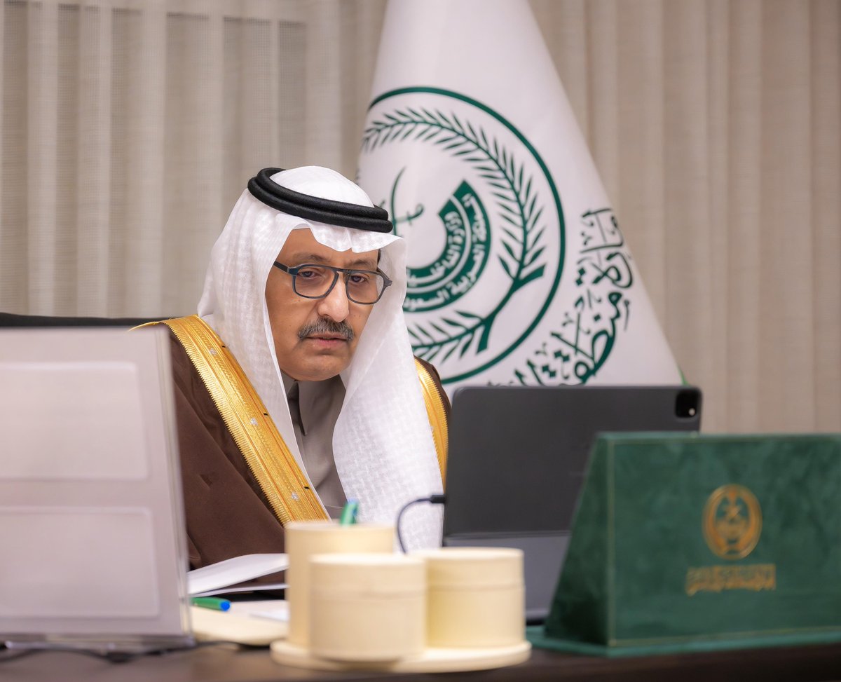 Emara_Albaha's tweet photo. سمو الأمير الدكتور #حسام_بن_سعود_بن_عبدالعزيز أمير منطقة #الباحة خلال الاجتماع السنوي الثالث والثلاثين لأصحاب السمو أمراء المناطق.
#إمارة_منطقة_الباحة https://t.co/HaKKd8qwhX
