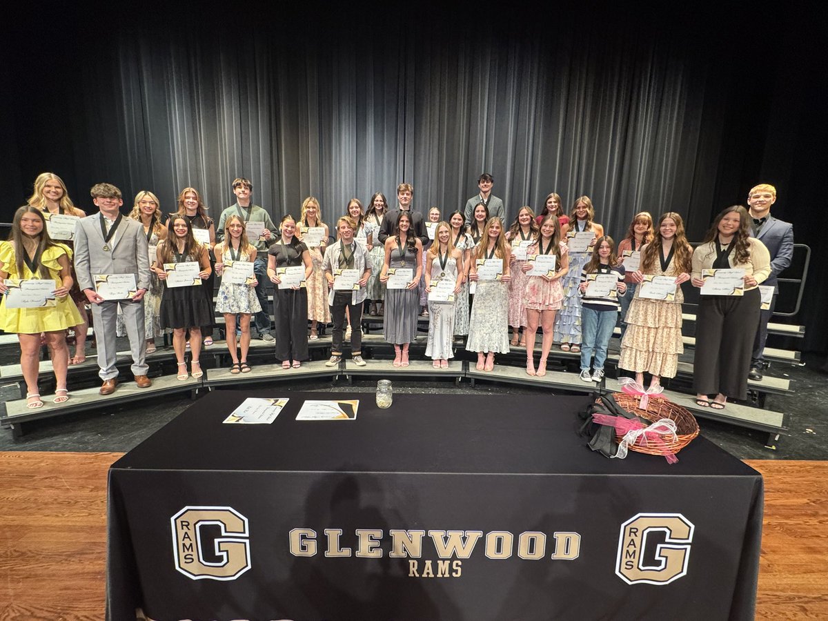 Congratulations to our 3rd year Distinguished Scholars who were recognized tonight at our awards ceremony! 3rd year recipients have had 7 consecutive semesters of a 3.5 GPA!