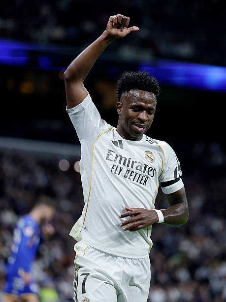 El juego del Madrid es darle balones a vinicius y rezar 3 padre nuestros
Somos malisimos...