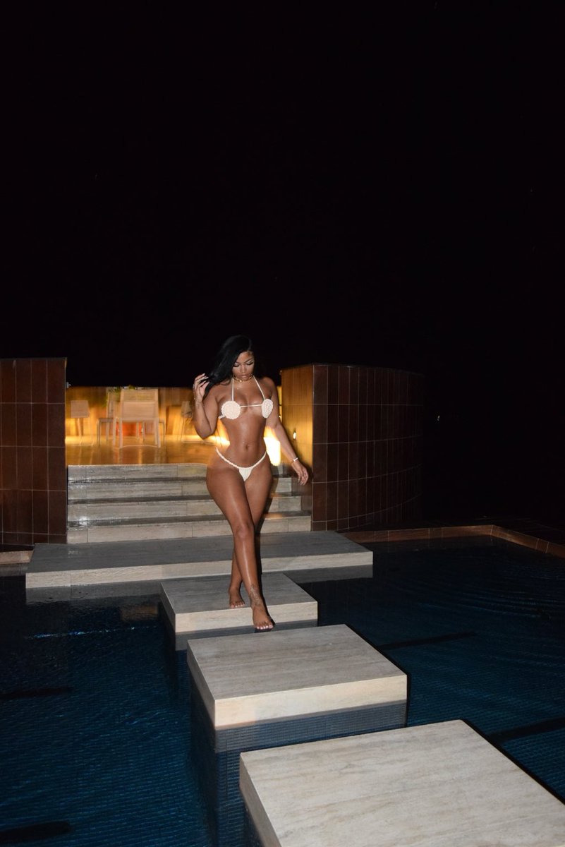 therealjlexis's tweet photo. Just tryna bring light to all dark areas 💫 https://t.co/F8kBQedZId