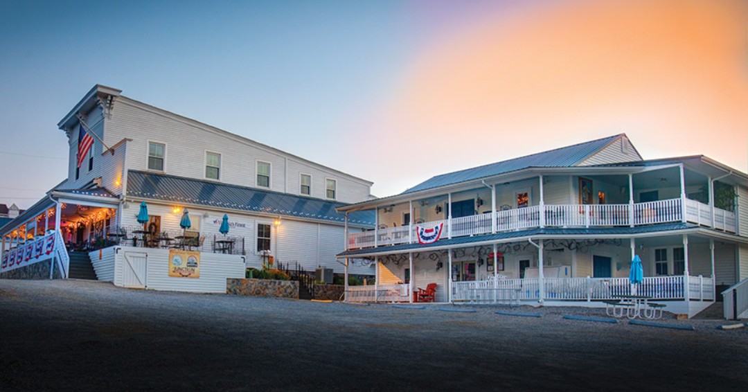 NRVMagazine's tweet image. Fresh food, live music &amp;amp; local makers 🌾 Draper Village Heritage Market is open April–Dec, first Saturdays, 8AM–1PM at Merc Farms!
nrvmagazine.com/draper-village…
.
.
#NRV #DraperVA #FarmersMarket #ShopLocal #PulaskiCounty