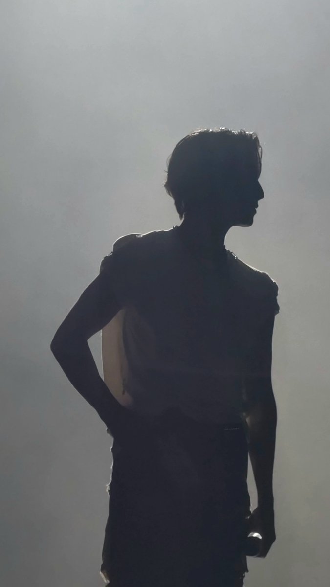 lookkademark_'s tweet photo. นิยามของคำว่าหล่อยันเงา @marktuan 

#MarkTuan https://t.co/fKnrfHBGRV
