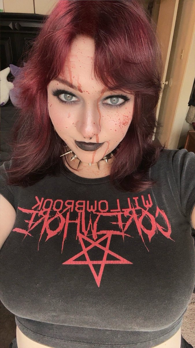 deaditesin's tweet photo. if you like blood &amp; gore we can be friends https://t.co/1aMDXqI4Sr