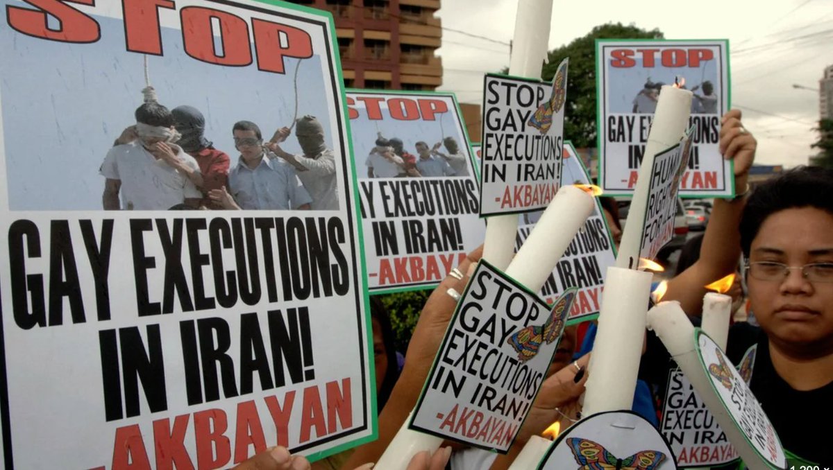 Freedom for Iranians. 🩷
I have a special thought for all my gay brothers whipped, stoned to death and killed in Iran, as well as all those who may finally be able to stop living in fear. I hope.