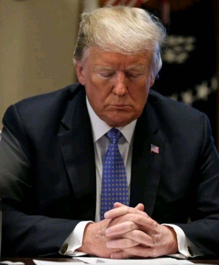 When half the world is sleeping our President is saving the world.

Continue to pray for him 💫