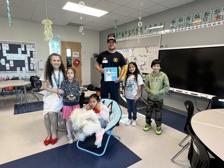 CreeksideESCC's tweet photo. 📚Read Across America was extra special at Creekside today. Thank you to all of our guest readers!! We think you are fintastic!🦈 https://t.co/WpDphie6xr