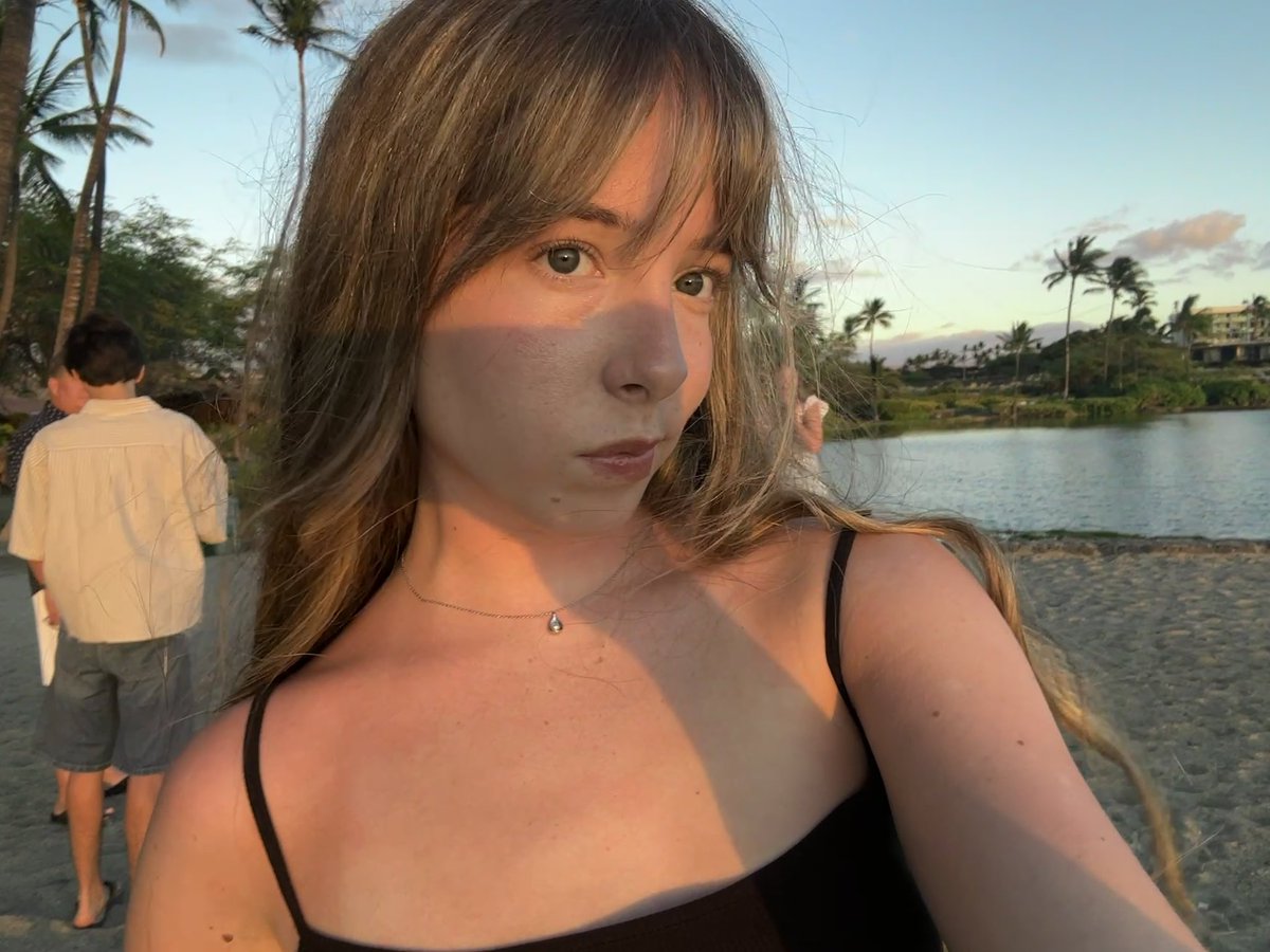 qleradin's tweet photo. the green yuri author actually used me as reference for willow!! #Notbait https://t.co/heRqbb2Ez7