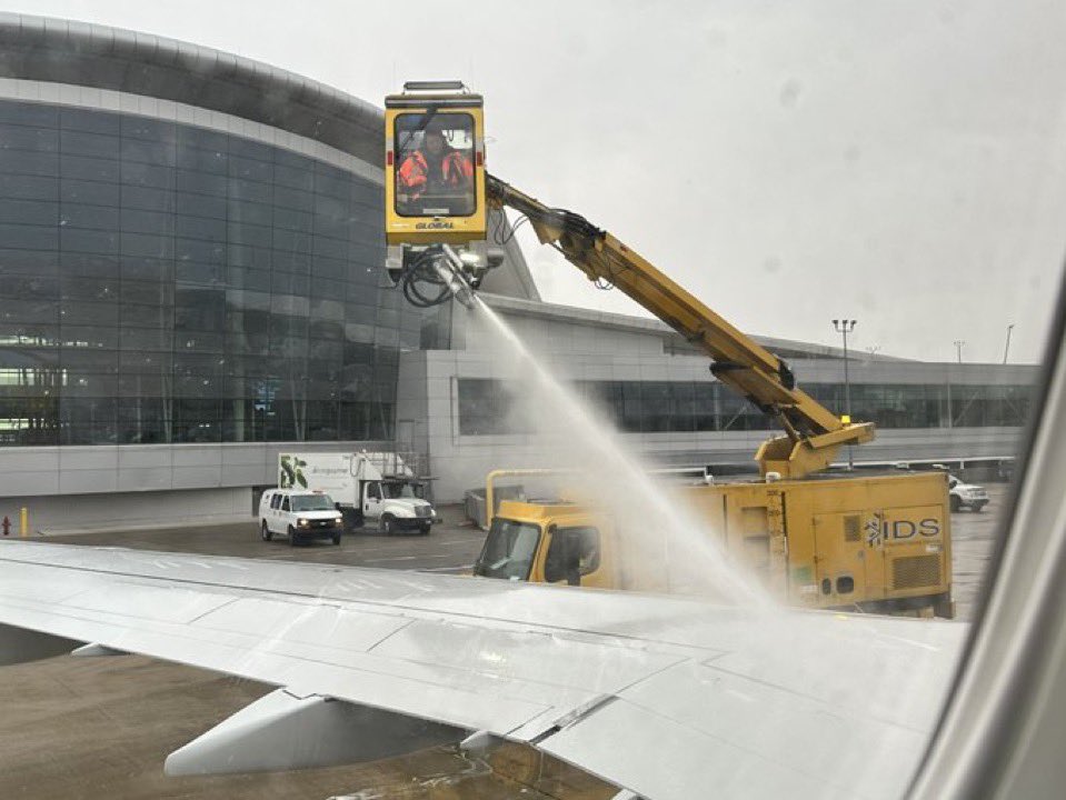 Show something men can relate to in their 20’s on a Friday night in a crowded bar: