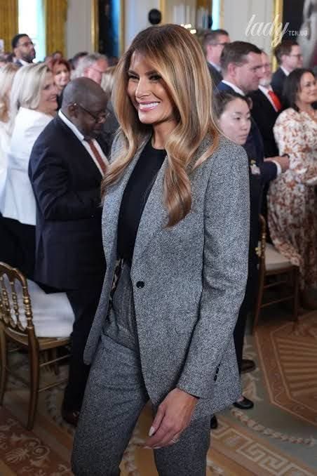 LVPapy's tweet photo. #MelaniaTrump отстаивала идею о том, что «знание-сила»,и призывала государства «подключить весь #мир к знаниям с помощью #ИИ», полагая,что “конфликт” возникает из-за невежества» и что «знание порождает понимание». #Мелания: «Соединенные Штаты поддерживают всех детей во всем мире. https://t.co/19CJhOFnUU