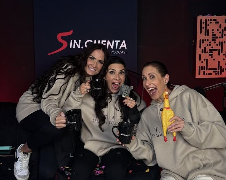 dalifanschile's tweet photo. Celebrando con todo siempre con su bonita tendencia

CINCUENTA CON SINCUENTA https://t.co/C9f4Q5JuZc