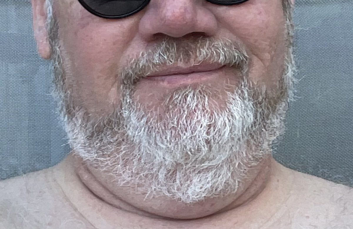 USmileIClick tweet media