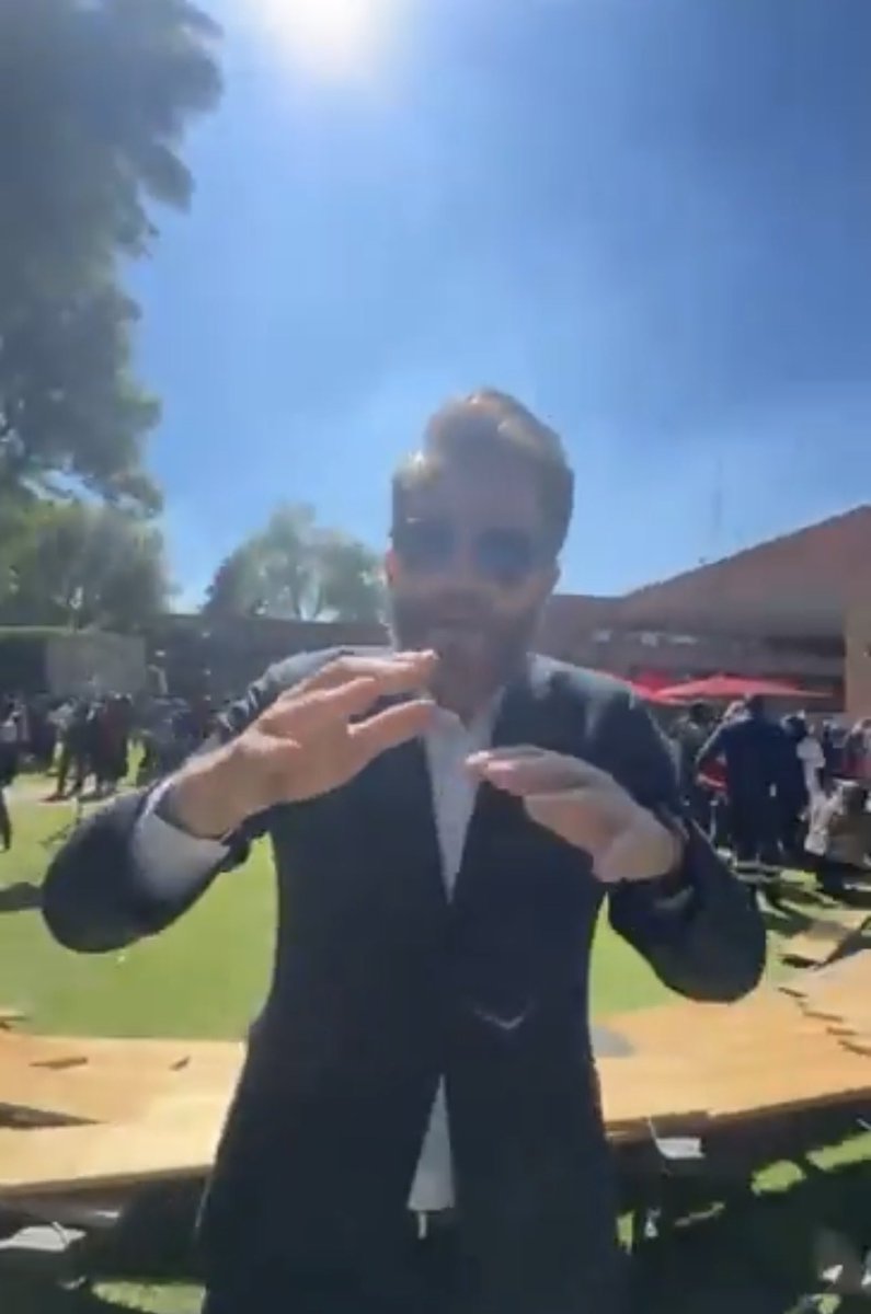 Estoy temblando.... El tío de la Ibero