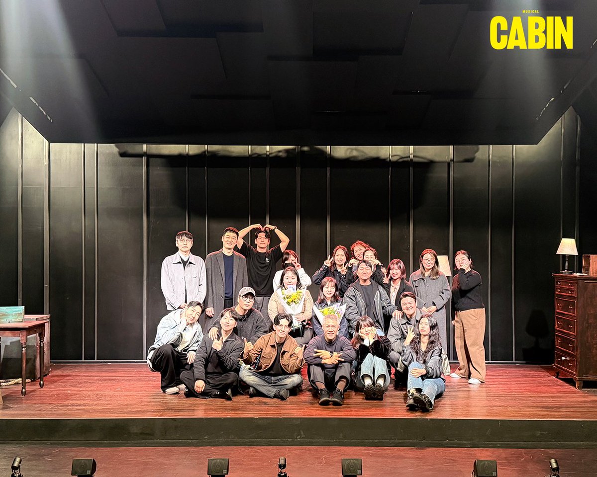 뮤지컬 [#캐빈]

🚪막공 단체 사진 공개

"무엇을 기억하는지가 나를 만든다."

관객분들과 함께한 기억이 캐빈을 만들었습니다.
올겨울 추운 오두막을 찾아와 주시고 따뜻한 기억을 만들어주신 모든 관객분들께 감사드립니다❣️

-
뮤지컬 𝗖𝗔𝗕𝗜𝗡
𝟐𝟎𝟐𝟓.𝟏𝟏.𝟐𝟕-𝟐𝟎𝟐𝟔.𝟑.𝟏
et theatre 1