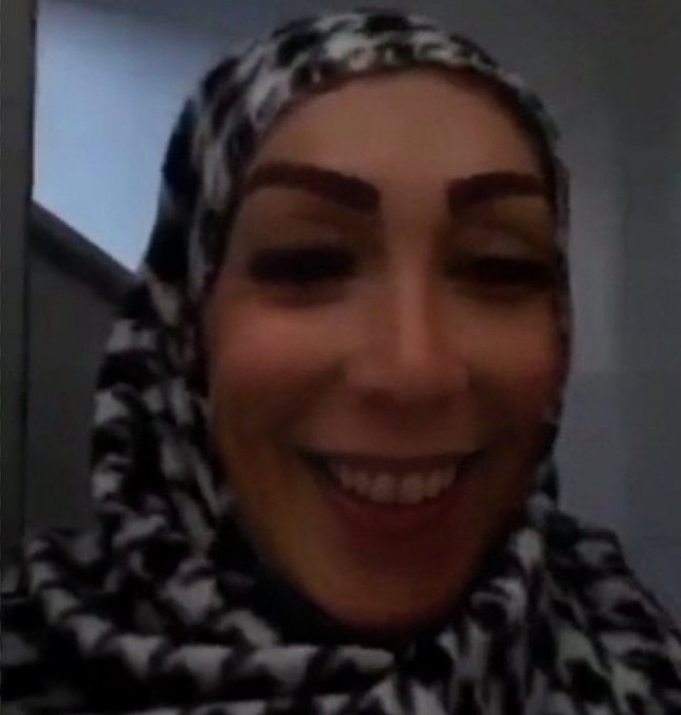 Mi TL es literalmente tweets en diferentes idiomas diciendo que Perro Sanxe es el mejor presidente del mundo, el mundo ha sido PISOEzado me temo UFFFF