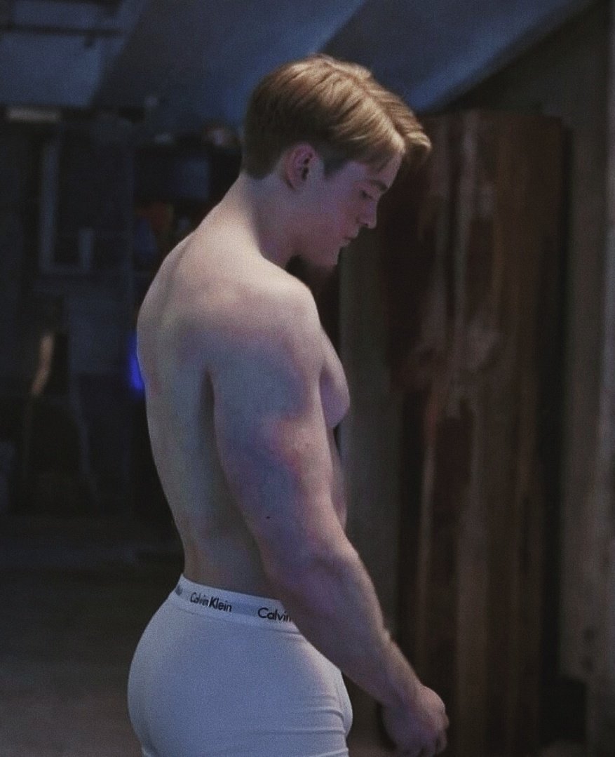 𝒜ɴɢᴇʟᴏ tweet media