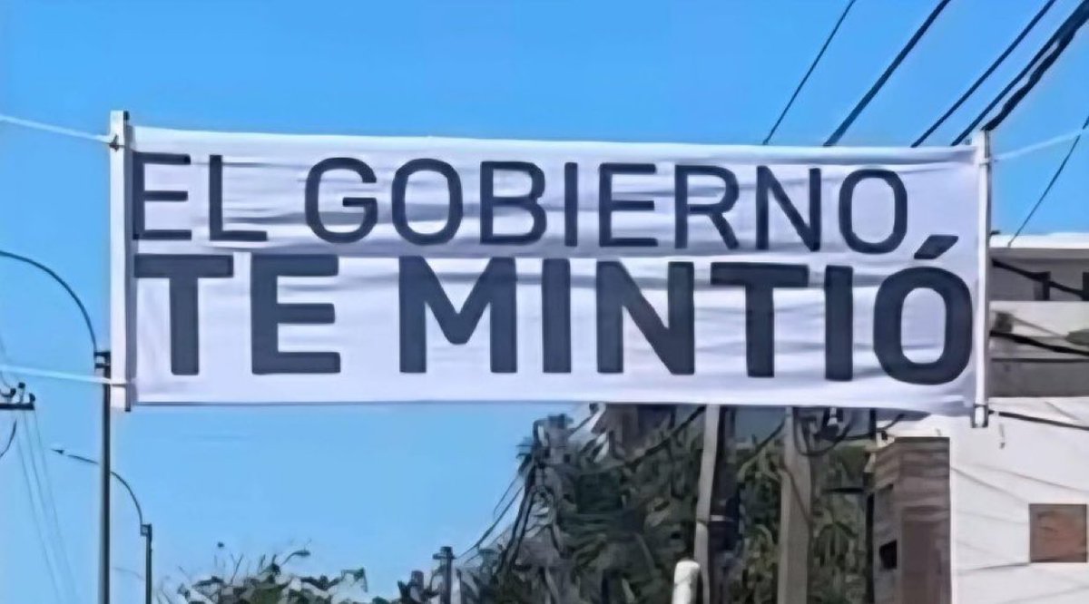 Esa simple frase crea mucho malestar en el FA  y dicen los integrantes del gobierno que “desestabiliza la democracia”. Solo cabe una interpretación ese pasacalle dice la VERDAD y por eso les duele.