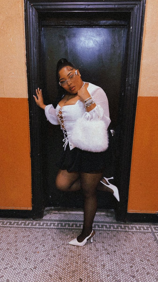 She She 🥢 tweet media