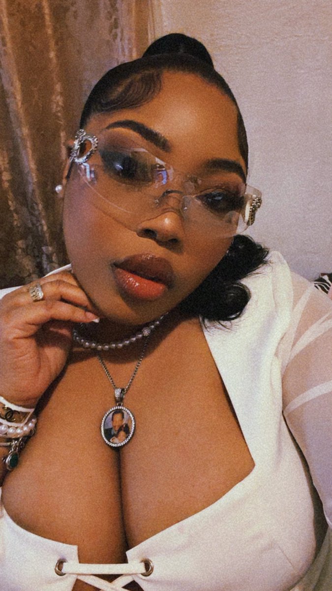She She 🥢 tweet media