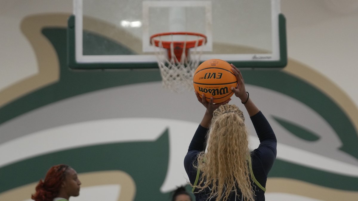 Queens (N.C.) Women’s Basketball tweet media