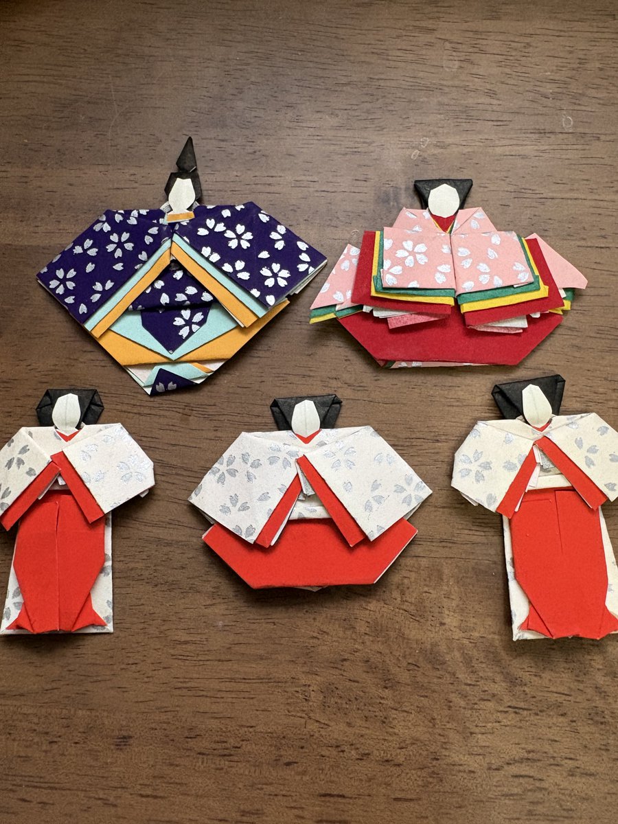 肌寒いおひな祭りに なりました。 雛壇なくても‼️ 嫁入り道具に 持参
