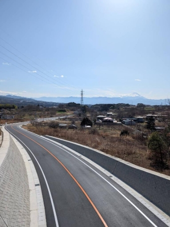 nirasakicity's tweet photo. 【新府バイパス完成！】(市民記者　小尾智子　投稿)  

県道茅野北杜韮崎線（七里岩ライン）の「新府バイパス」が完成し2月27日（金曜日）供用開始となりました！ この記事に興味のある方は”韮崎市HP”もご覧ください👇
https://t.co/iH9JGAkoJ2 https://t.co/9hKQnMZwDt