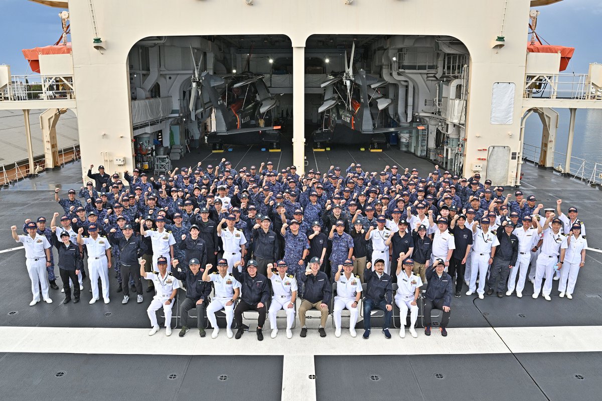 ⛄#砕氷艦しらせ の知らせ🐧 しらせは、#オーストラリア で食料と燃料