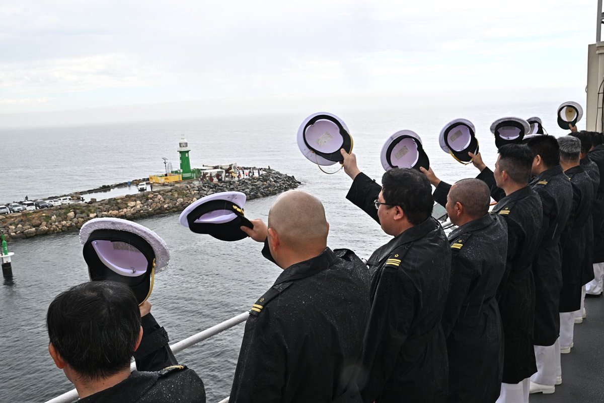 ⛄#砕氷艦しらせ の知らせ🐧 しらせは、#オーストラリア で食料と燃料