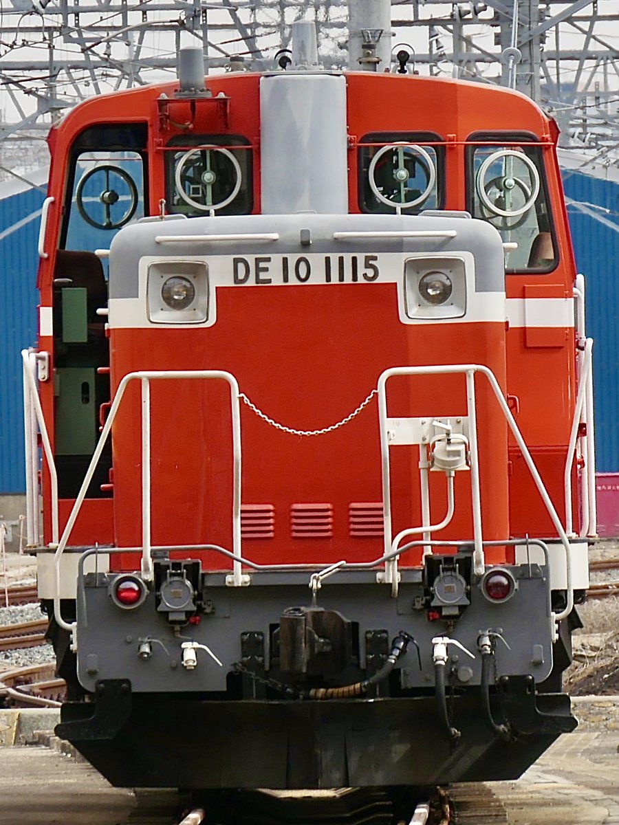 DE10 #宮原操車場 DE10-1115 宮原、唯一の旋回窓の1115号機。 カッコ良