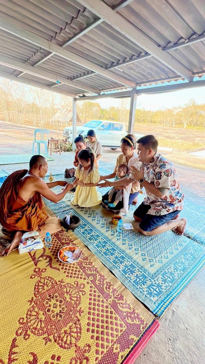 heyboy565's tweet photo. ไม่ต้องยืนในที่ที่ดีที่สุด จงยืนในที่ที่ทำให้เรามีความสุขก็พอสาธุ🙏🙏 https://t.co/CDihTO8gek