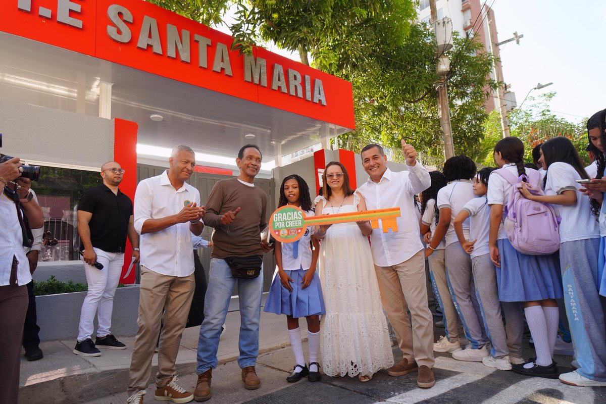 dumek_turbay's tweet image. Ajá, «obras de impacto para los ricos». Sólo en los primeros 2 meses de 2026 llevamos entregados completamente dotados dos (2) megahospitales #Canapote y #Mandela, y dos colegios públicos nuevos, #JorgeArtel, en La Perimetral, y #SantaMaría. 

Ah, y en el mismo lapso, hemos
