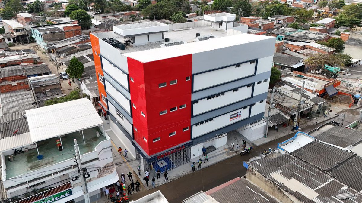dumek_turbay's tweet image. Ajá, «obras de impacto para los ricos». Sólo en los primeros 2 meses de 2026 llevamos entregados completamente dotados dos (2) megahospitales #Canapote y #Mandela, y dos colegios públicos nuevos, #JorgeArtel, en La Perimetral, y #SantaMaría. 

Ah, y en el mismo lapso, hemos