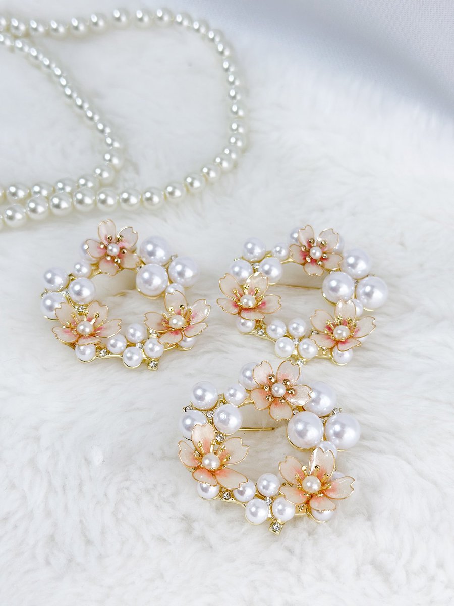 言葉を形に変えた贈り物 #365DIYtheme 桜とパールのブローチ。 卒業