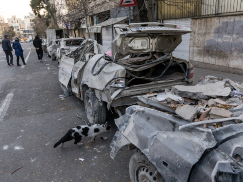 Esplosioni a Riad, in fiamme l&amp;#8217;ambasciata Usa. Nuovi attacchi dell&amp;#8217;Idf su Teheran e Beirut | Trump: &amp;#8220;Ora la grande ondata, li massacriamo&amp;#8221;. Droni su Cipro. E si apre il fronte libanese nuovaresistenza.org/2026/03/esplos…