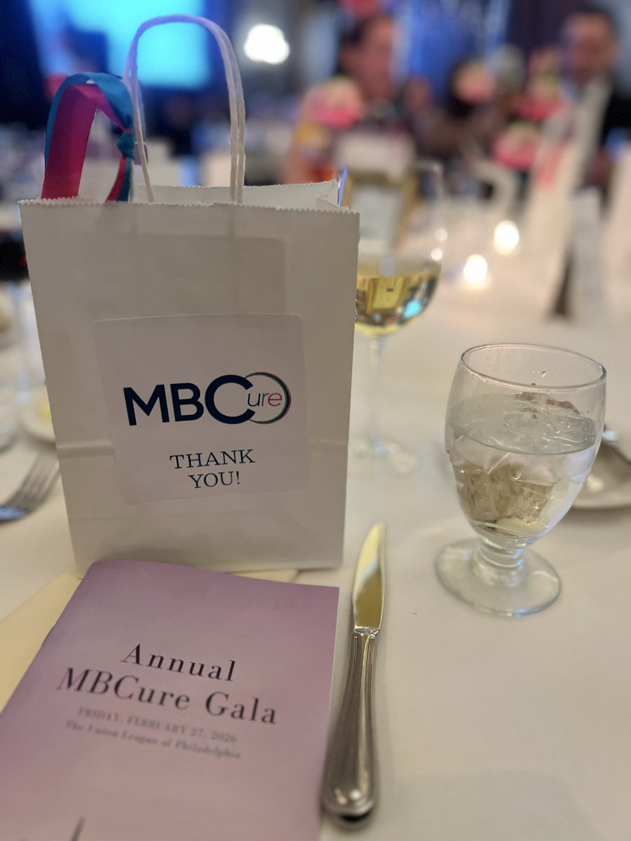VickeryJasmine's tweet photo. So glad I got to be a part of the metastatic breast cancer MBCure Research Consortium Gala! Thank you for having me π #StageIVNeedsMore #DoItForK&J #RoadtoaCURE https://t.co/N2jK1mnwCS