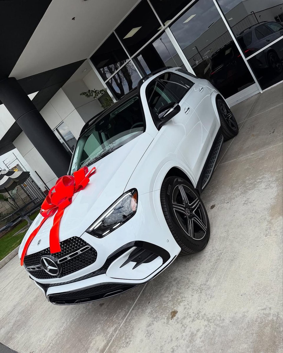 ChannelSharons's tweet photo. I’ve been putting in the work in crypto for a while now, and it’s been paying off. To celebrate, I just copped myself a brand-new Mercedes-Benz! Huge shoutout to @coach__ivy , my coach, for all the guidance and support. Couldn’t have done it without her.

我在加密货币领域投入了一段时间，终于有了回报。为了庆祝，我给自己买了一辆全新的奔驰！特别感谢我的教练 @coach__ivy ，感谢她给予我的所有指导和支持。没有她，我不可能做到这一切。