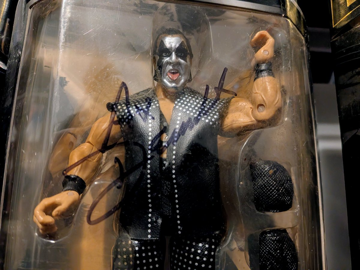 _ModernMyth_'s tweet image. Congratulations to #Demolition for looooong overdue induction into @wwe Hall of Fame. Met them at a random FL independent show back in 2007 and got these figures signed, been a keep sake ever since.... #Legends #Ax #Smash